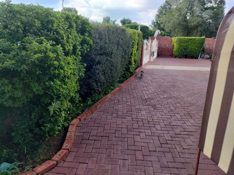 4 Bedroom Property for Sale in Monument Heights Northern Cape